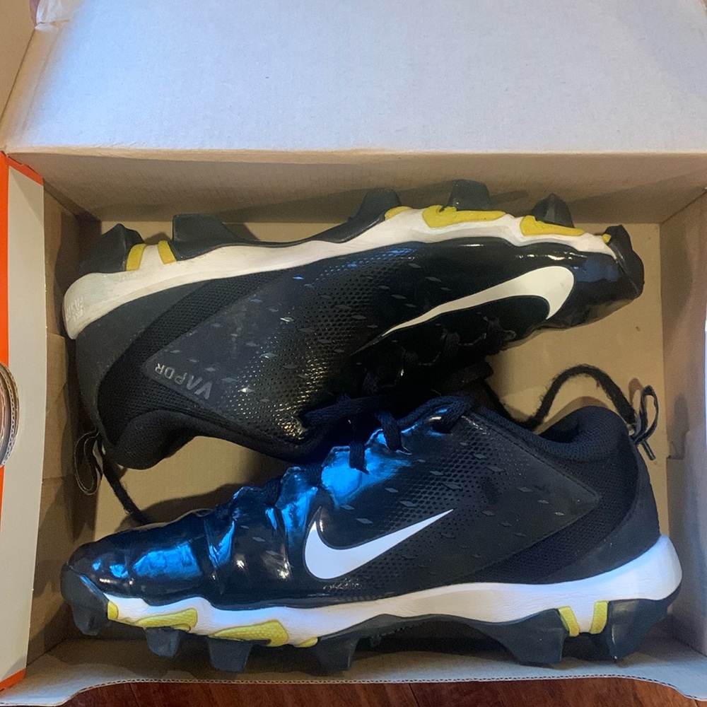 EUC!! Nike Vapor Fastflex Cleats (YOUTH)